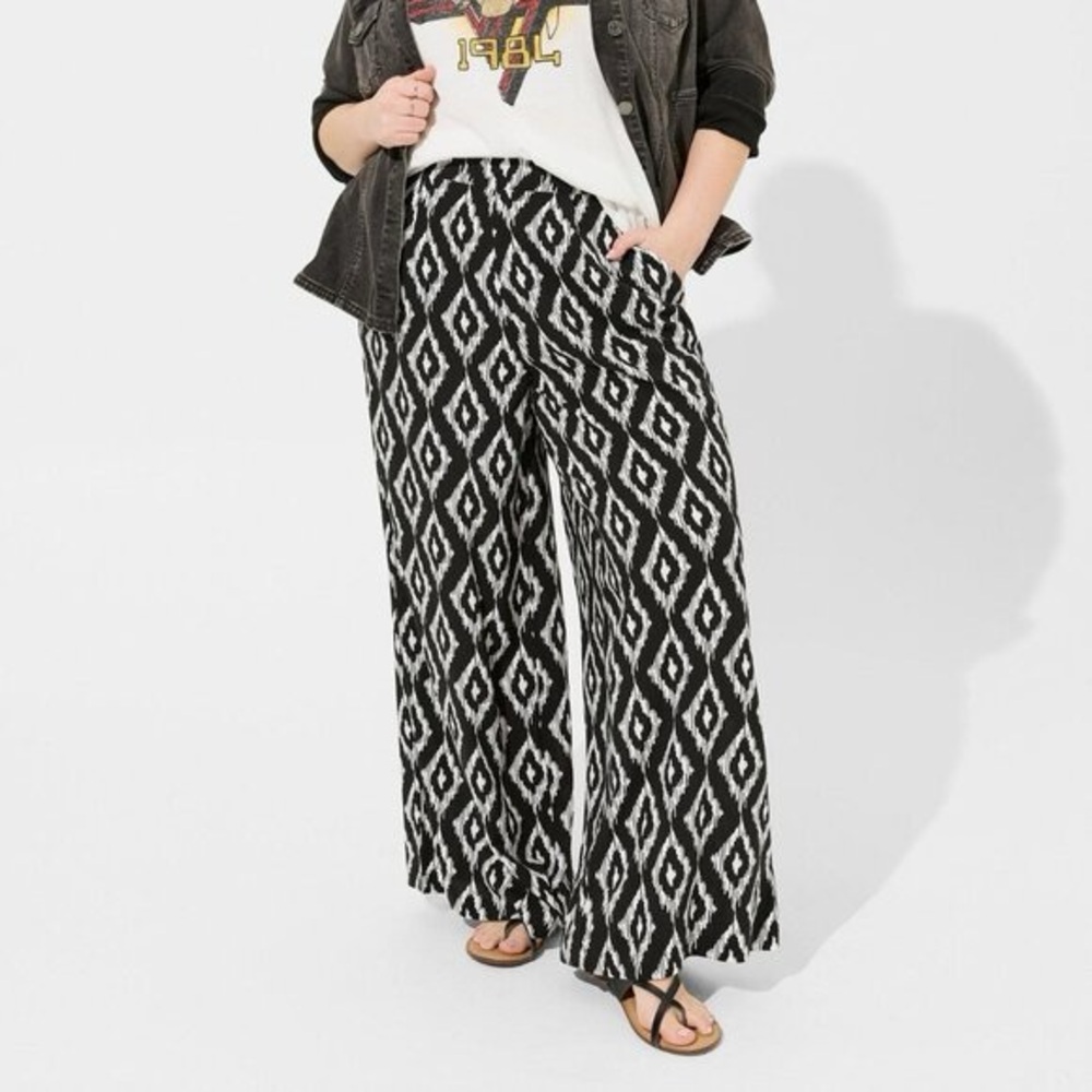 torrid Black & White Wide Leg Ikat-Print Pants